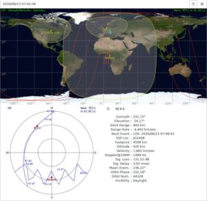 Abbildung 3: Mit etwas Nacharbeit erscheinen auch bisher unbekannte Satelliten wie TET-1 und Artemis über Oberpfaffenhofen (<span class="ui-element">OP</span>). Die stereografische Projektion unten bezieht sich auf den Standort des Beobachters mit dem Zenit in der Kreismitte und dem Horizont am äußeren Kreisrand.