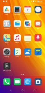 Abbildung 2: Der Homescreen von /e/OS belegt zwei Seiten und verwendet den <span class="ui-element">Bliss Launcher</span>. Auf der ersten Seite findet man, wie bei Android &uuml;blich, eine Auswahl an Apps, w&auml;hrend in der unteren Zeile die Apps f&uuml;r Telefonate, Messenger, Browser und Kamera stets im Zugriff bleiben.