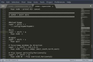 Abbildung 4: ArcoLinux konfiguriert jeden der vorinstallierten Tiling-Windowmanager &auml;hnlich. S&auml;mtliche Tastenkombinationen listet die f&uuml;r jeden Desktop abgespeicherte Datei <code>sxhkdrc</code> auf.