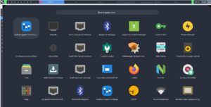 Abbildung 3: Das App-Grid gleicht in der Darstellung jenem der Gnome-Shell. Weitere Programme installieren Sie mit dem von Manjaro bekannten Paketmanager Pamac oder mit Pacman im Terminal.