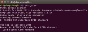Abbildung 1: Die Ausgabe von <code>pcsc_scan</code> zeigt an, dass der Kartenleser <span class="ui-element">REINER SCT CyberJack RFID Standard</span> ohne eingelegte Karte angeschlossen ist. Legen Sie Ihren Personalausweis ein, sollte dieser als <span class="ui-element">Personalausweis (German Identity Card) (eID)</span> erkannt werden.