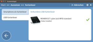 Abbildung 3: Der Kartenleser Cyber Jack RFID Standard von Reiner&nbsp;SCT liest RFID- sowie kontaktbehaftete Chipkarten und hat eine integrierte Tastatur sowie ein Display. Hier kommt er in der AusweisApp2-CE zum Einsatz.