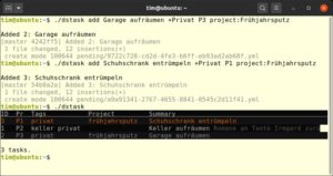 Abbildung 3: Beim Aufruf von <code>dstask</code> erhalten Sie eine Liste mit den anstehenden Aufgaben. Eventuell vorhandene Notizen zeigt dstask in schwachem Grau in der Spalte <code>Summary</code> an.