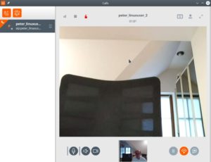 Abbildung 9: Wenn ein Headset am Rechner h&auml;ngt, kann man mit Linphone nach au&szlig;en telefonieren und eingehende Anrufe per Popup-Dialog entgegennehmen.