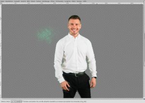 Abbildung 2: Das Modell wird mit den Standardeinstellungen schon akzeptabel freigestellt. Es bleiben lediglich ein paar Reste des Hintergrunds und grüne Schatten auf dem weißen Hemd übrig.