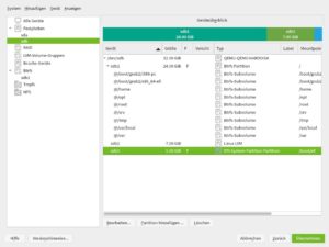 Abbildung 6: Die SSD beherbergt nun die Systempartition <code>sdb1</code> (Btrfs-Dateisystem mit automatisch erzeugten Subvolumes), die Cache-Partition <code>sdb2</code> (Raw Volume) und eine EFI-Systempartition (<code>sdb3</code>).
