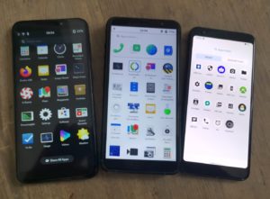 Abbildung 2: Mit unterschiedlichen Ans&auml;tzen weg von Google und dem Tracking im Netz: Links das Pinephone, in der Mitte das Librem&nbsp;5 und rechts GrapheneOS auf einem Google Pixel&nbsp;3a.