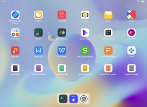Abbildung 3: Das JingPad A1 bietet satte Farben, die die bonbonfarbene Designsprache unterstützen. Das Bild zeigt die Standard-Apps sowie zusätzlich installierte Office- und Multimediakomponenten.