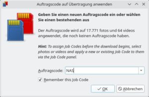 Abbildung 4: Über den Reitern <span class="ui-element">Auftragscode</span> am rechten Bildschirmrand legen Sie bei Bedarf vor dem Herunterladen fest, welche Fotos das Tool in welchen automatisch erstellten Ordner ablegt.