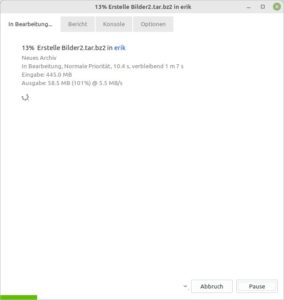 Abbildung 10: W&auml;hrend des Archivierens von Inhalten h&auml;lt Peazip Sie auf dem Laufenden.