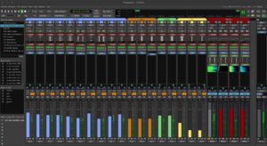 Abbildung 2: Im Mixer lassen sich Mixer Scenes anlegen und die Volume-Fader in der Spurenfarbe kolorieren.
