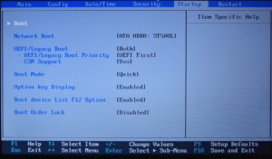 Abbildung 2: Viele heute genutzte Rechner mit UEFI-Firmware unterstützen das alte BIOS-Format noch als Compatibility Support Module (CSM). Bei der Einstellung <span class="ui-element">UEFI First</span> startet ein für beide Betriebsarten ausgelegter OpenSuse-Installer-USB-Stick im UEFI-Modus.