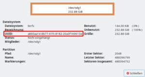 Abbildung 5: GParted zeigt die UUID an, mit der Sie das Btrfs-Dateisystem auch dann zuverl&auml;ssig einh&auml;ngen, wenn sich die Reihenfolge der Festplatten oder SSDs im Rechner ver&auml;ndert.