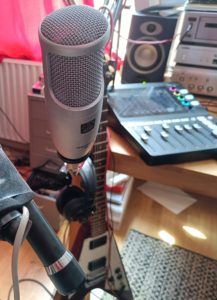 Abbildung 2: Das AKG Perception ist ein erschwinglicher Klassiker, der an den Vorverst&auml;rkern des DLZ erstklassige Signale liefert.