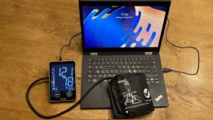 Abbildung 1: Die gesammelten Daten des BM58 lassen sich per USB an einem Notebook unter Linux auslesen.