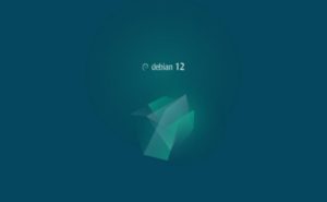 Abbildung 1: Das Emerald getaufte Artwork für Debian 12 (Hintergrundbild) – stammt von Juliette Taka, die bereits mit Debian 8, 9 und 11 Erfolg hatte. ((C) 2022 Juliette Taka, Lizenz: CC-BY-SA-4.0)