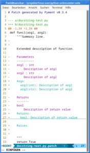 Abbildung 1: Die Software markiert einzuf&uuml;gende und zu entfernende Zeilen in der Patch-Datei mithilfe von Plus- und Minuszeichen.