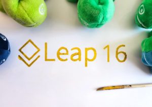 Abbildung 8: F&uuml;r die Ank&uuml;ndigung der Planung zu Leap&nbsp;16 haben die Entwickler ein goldenes Namensschild gemalt.