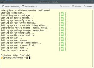 Abbildung 4: Beim ersten Betreten einer Distrobox-Umgebung mit <code>enter</code> installiert das System etliche Pakete. Sehen Sie anschlie&szlig;end ein den Prompt kennzeichnendes Box-Symbol, hat alles geklappt.