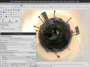Abbildung 3: Der Effekt <span class="ui-element">Kleiner Planet</span> eignet sich ideal f&uuml;r Panoramabilder, kommt aber auch mit herk&ouml;mmlichen Fotos im Querformat gut zurecht.