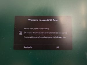 Abbildung 3: Nach der Verschlüsselung installiert das System einige essenzielle Apps, bevor der bekannte Einrichtungsdialog von Gnome die Installation abschließt.