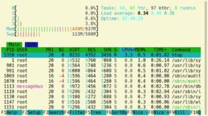 Abbildung 1: Der Ressourcenmonitor Htop attestiert diesem RasPi&nbsp;3 mit 1&nbsp;GByte RAM, auf dem alle im Artikel beschriebenen Serverdienste laufen, noch gen&uuml;gend Luft.