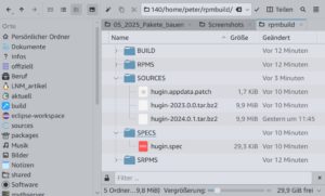 Abbildung 2: Ein <code>zypper si hugin</code> hat die SPEC-Datei und das Quellcodearchiv f&uuml;r Hugin in die Unterverzeichnisse von <code>~/rpmbuild/</code> geladen, hier manuell um eine neuere Version erg&auml;nzt.