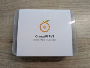 Abbildung 1: Der Orange Pi RV2 hat die Reise aus Fernost zu uns gut verpackt überstanden.