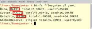 Abbildung 5: Bei Btrfs l&auml;sst sich die RAID-1-Redundanz f&uuml;r Daten, Metadaten und interne Strukturen separat zuschalten. Einen Komplettausfall eines Laufwerks &uuml;bersteht das Dateisystem nur, wenn alle Ebenen als RAID&nbsp;1 ausgelegt sind.